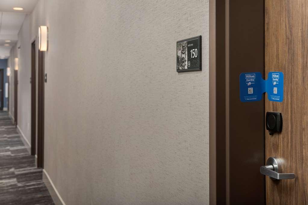 Hampton Inn Boston Logan Airport Chelsea Room photo