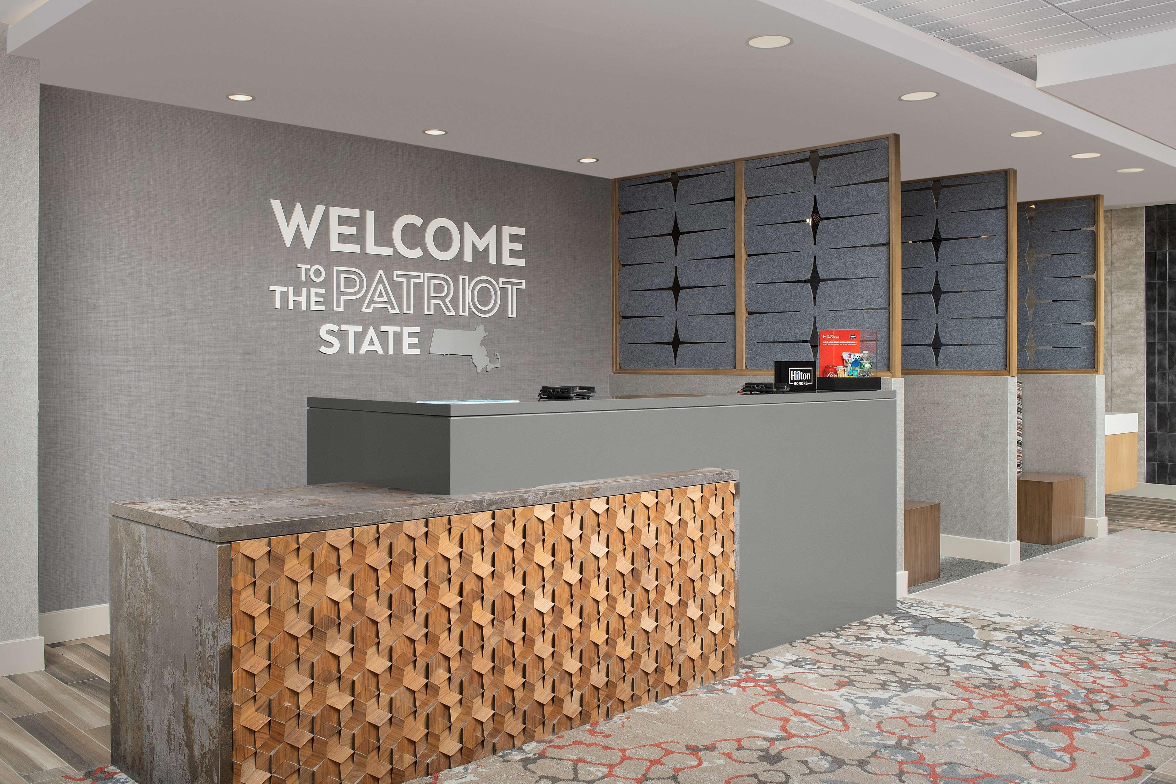 Hampton Inn Boston Logan Airport Chelsea Exterior photo