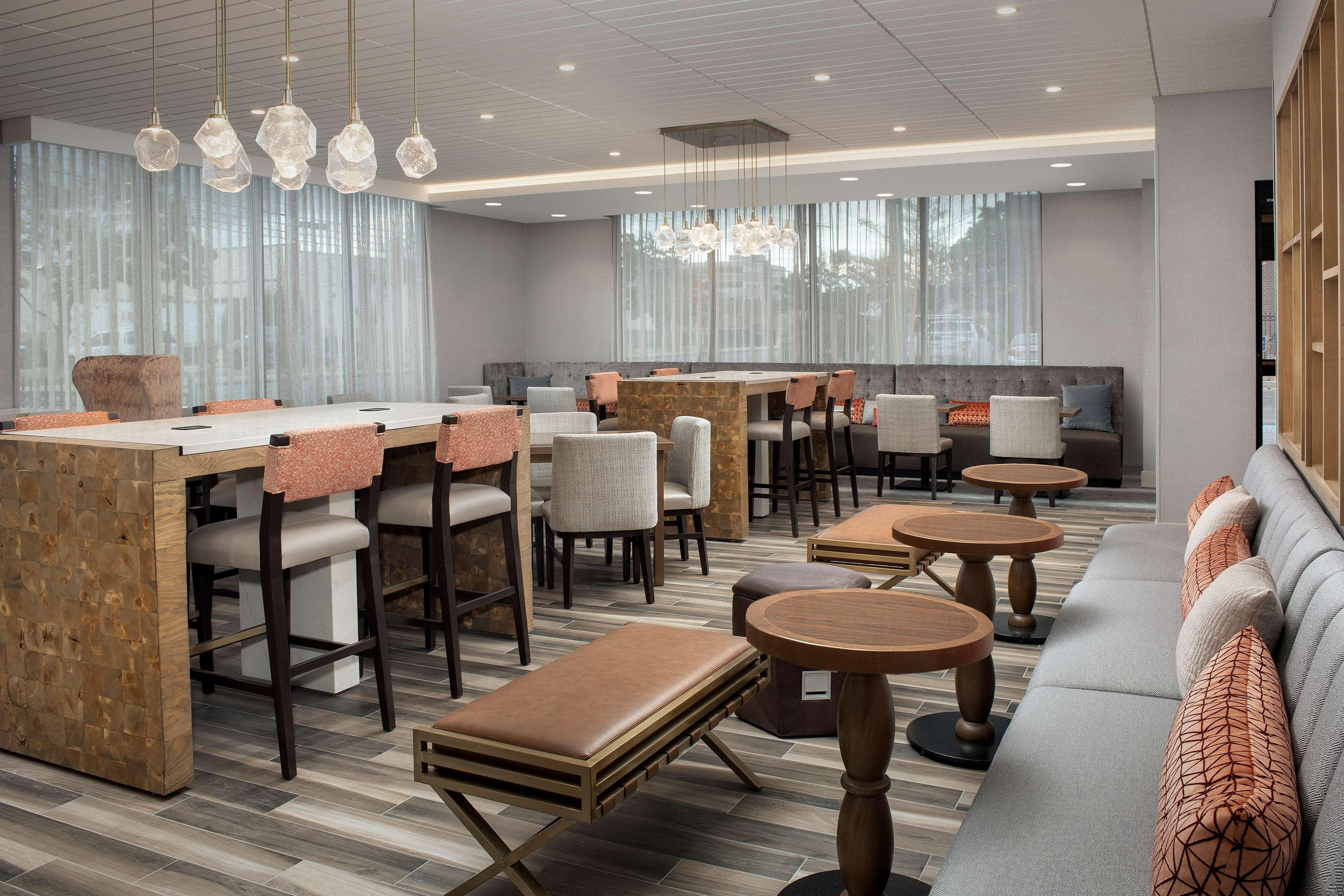 Hampton Inn Boston Logan Airport Chelsea Exterior photo