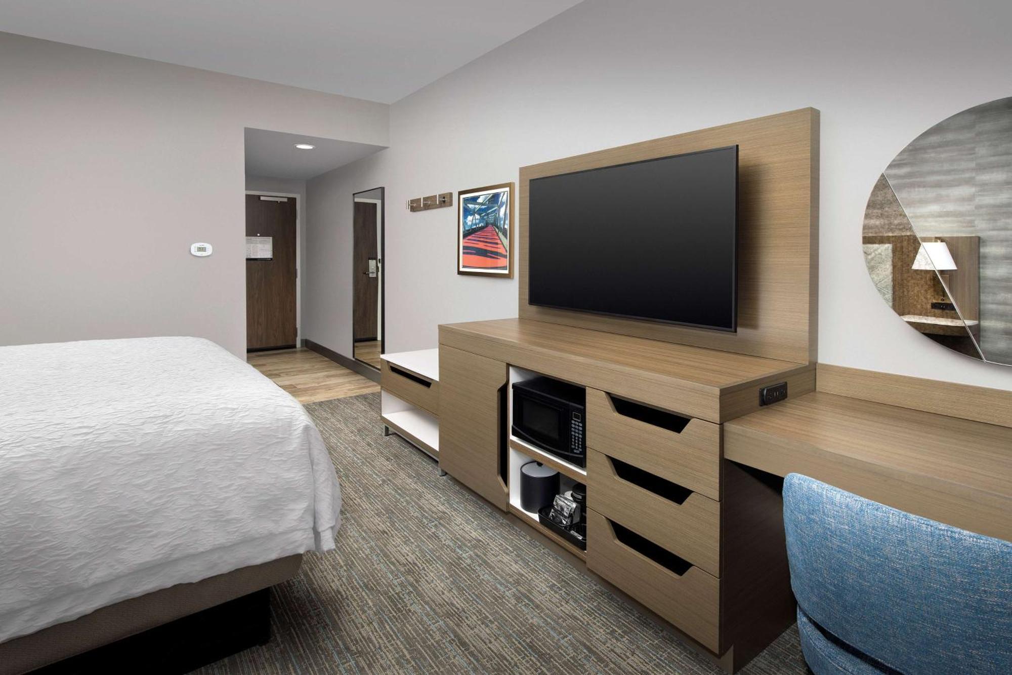 Hampton Inn Boston Logan Airport Chelsea Exterior photo