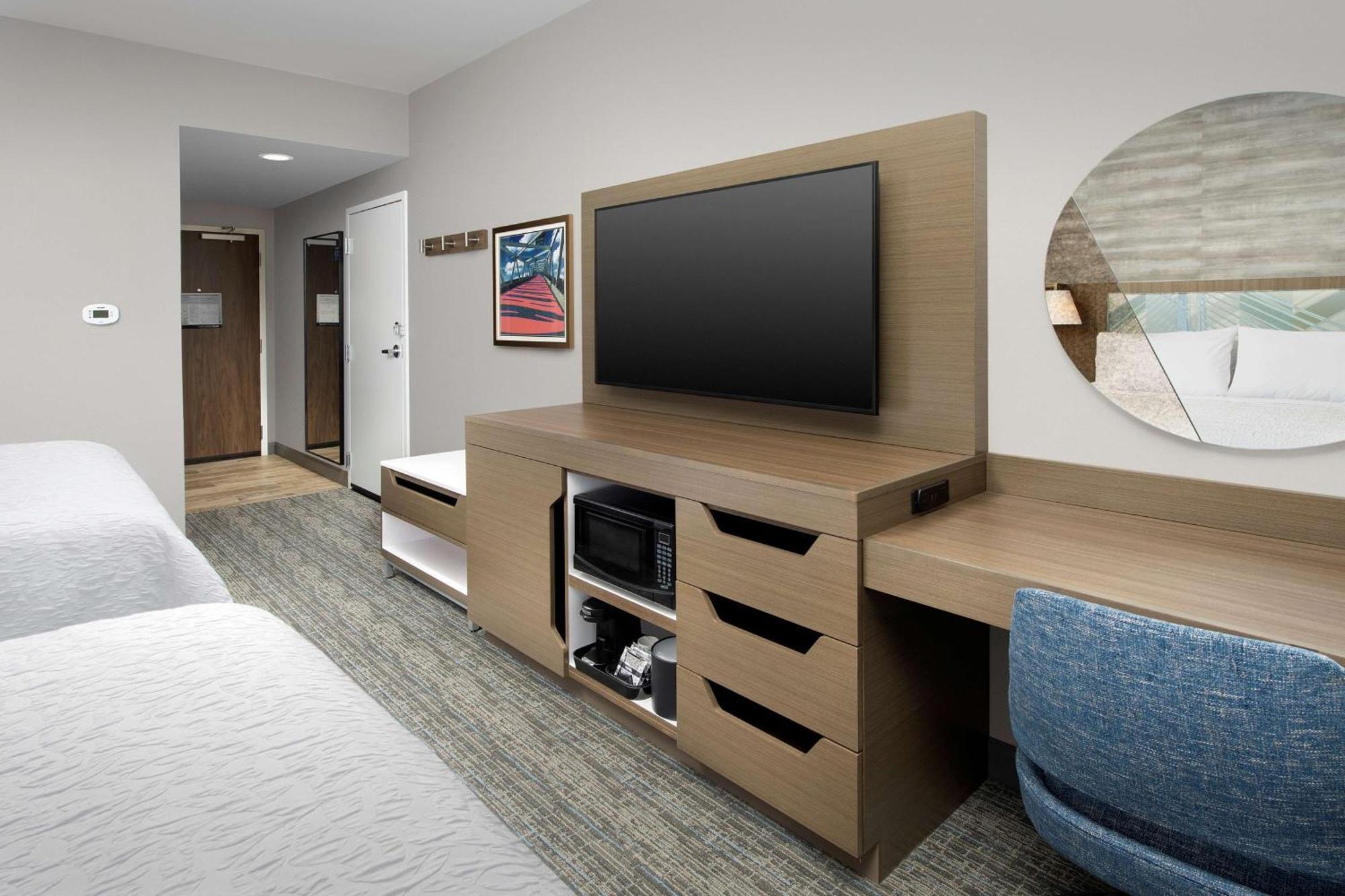 Hampton Inn Boston Logan Airport Chelsea Exterior photo