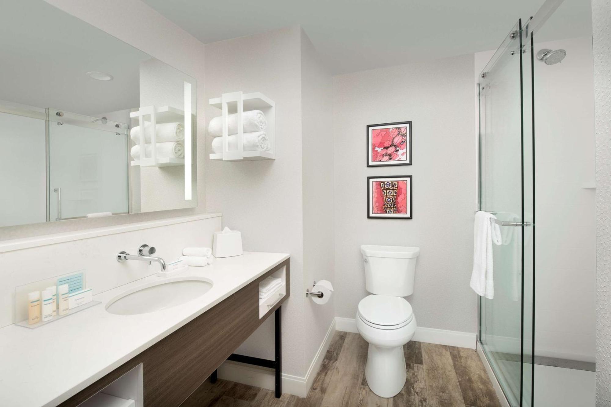 Hampton Inn Boston Logan Airport Chelsea Exterior photo