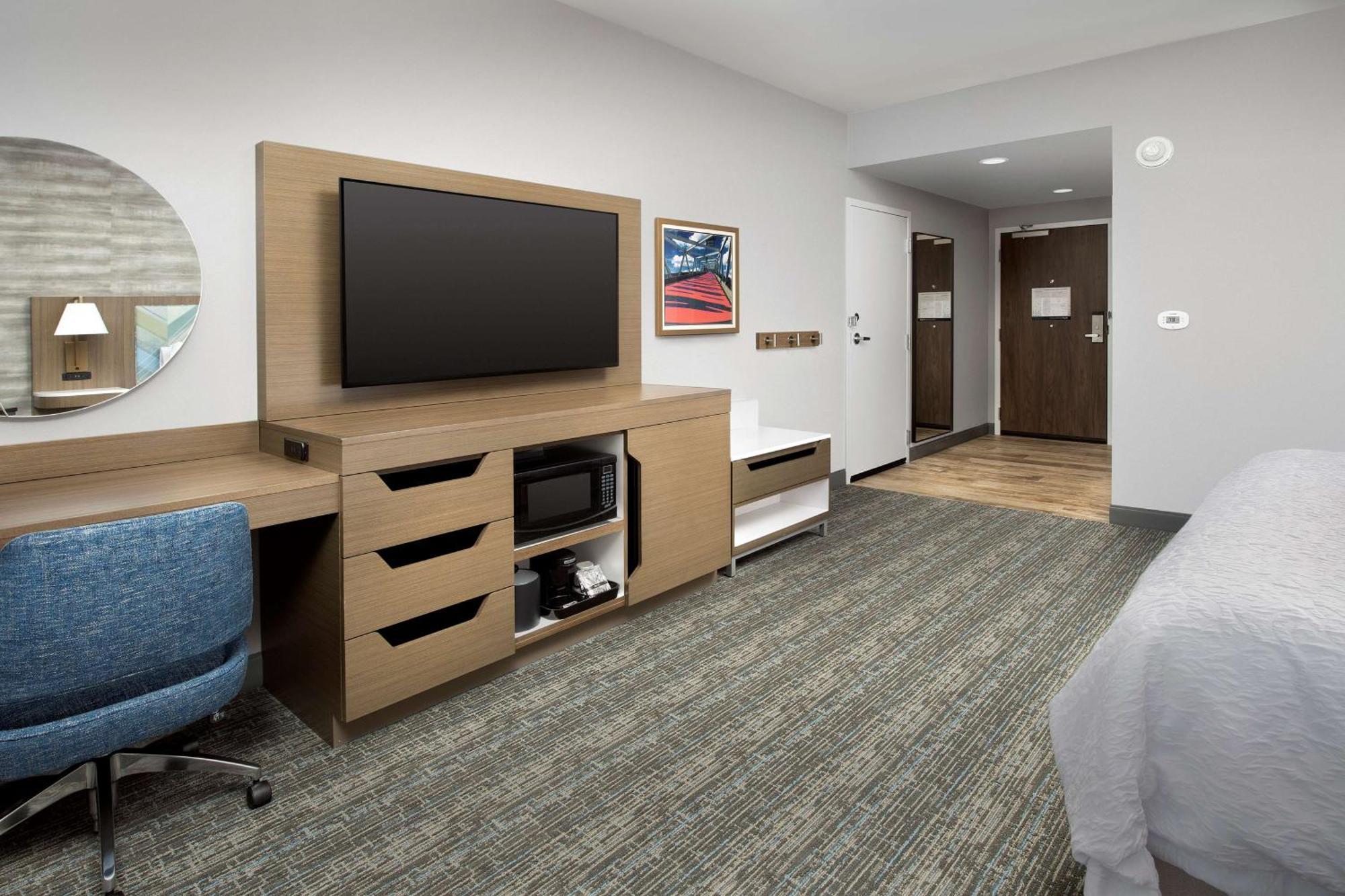 Hampton Inn Boston Logan Airport Chelsea Exterior photo